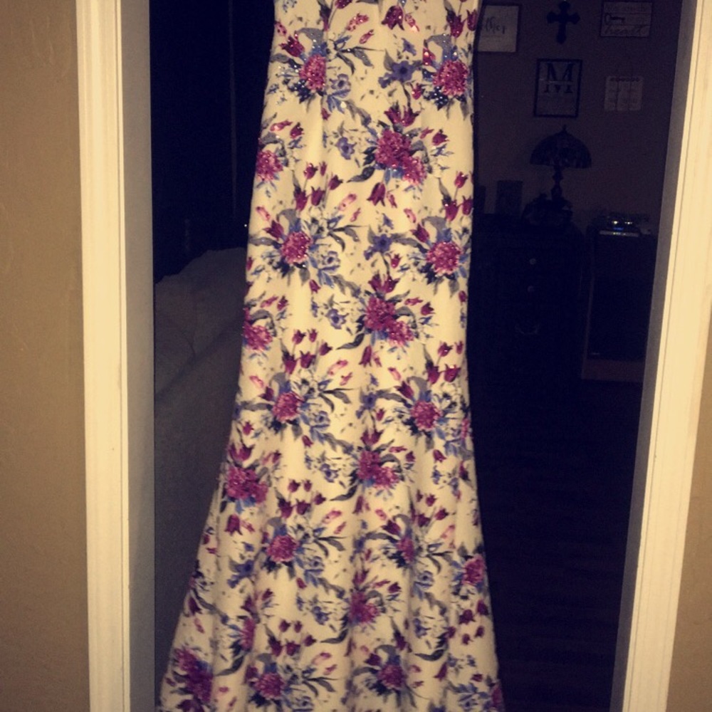 Beautiful Prom Dress - Picture 3 of 4